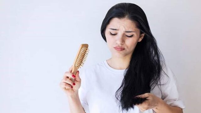 Hair Fall | 'या' गोष्टी थांबवू शकतात केस गळती, जाणून घ्या