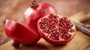Pomegranate Benefits | डाळिंबाचे सेवन केल्याने महिलांना मिळू शकतात 'हे' फायदे