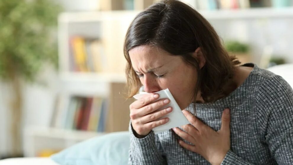 Dry Cough | कोरड्या खोकल्याच्या समस्येपासून सुटका मिळवण्यासाठी करा 'हे' घरगुती उपाय
